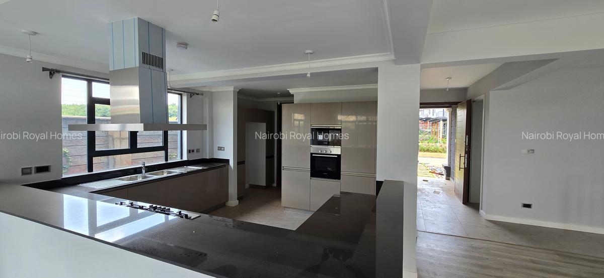 4 Bed Townhouse with En Suite at Five-Star Paradise - 12