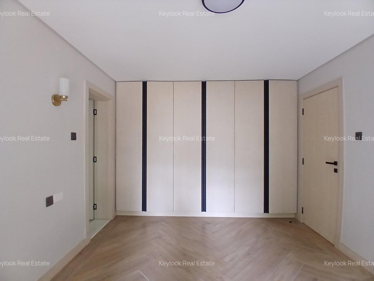 5 Bed Townhouse with En Suite at Lavington - 13