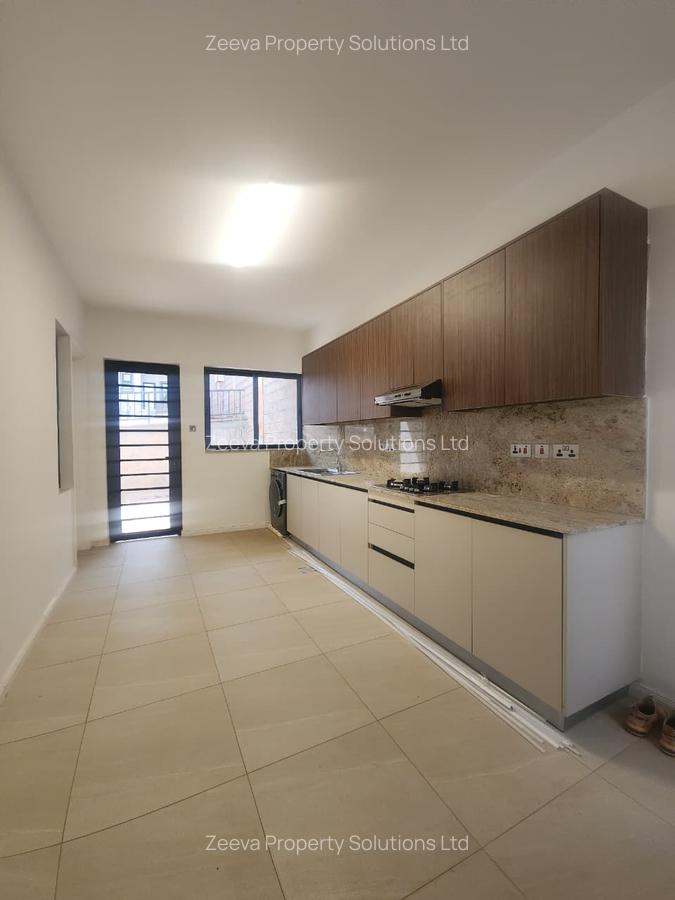 5 Bed House with En Suite in Lavington - 7