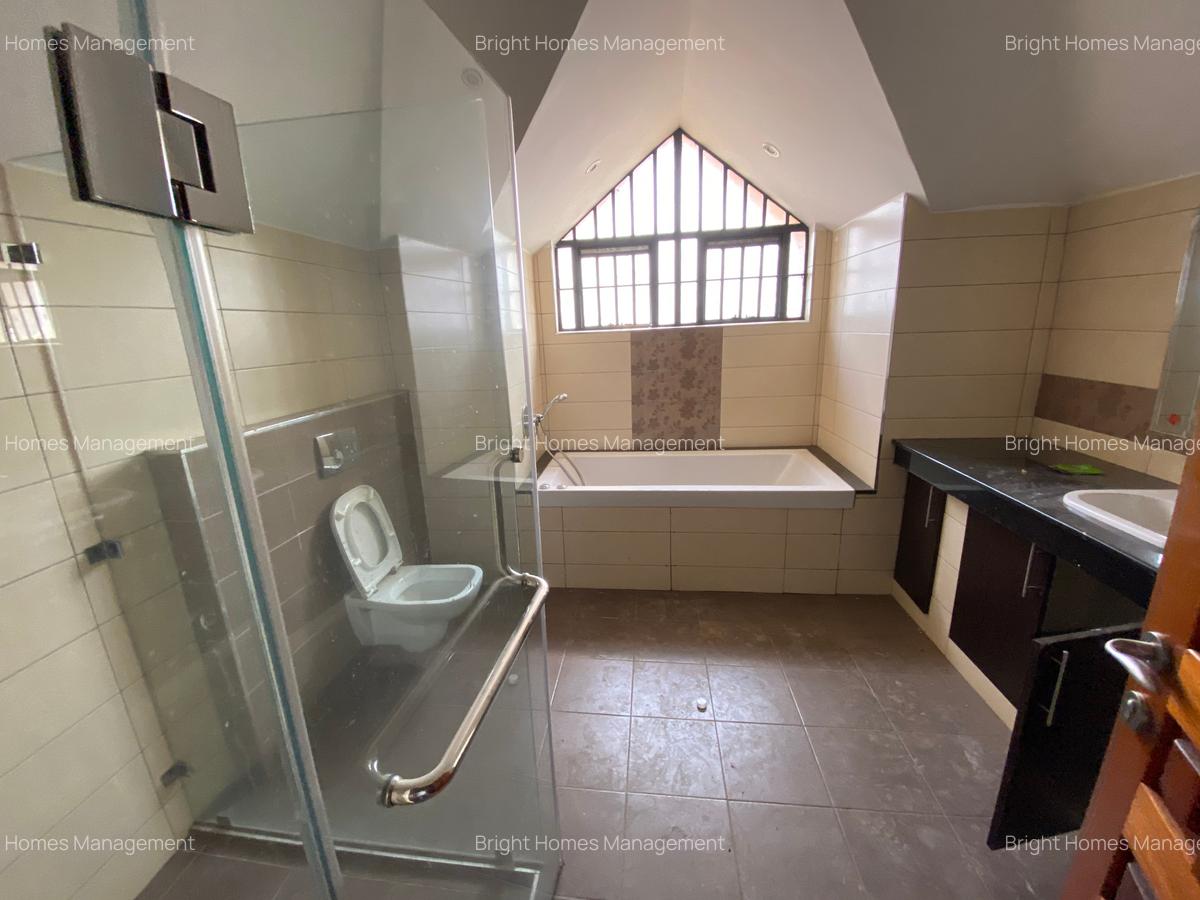 5 Bed Townhouse with En Suite in Lavington - 19