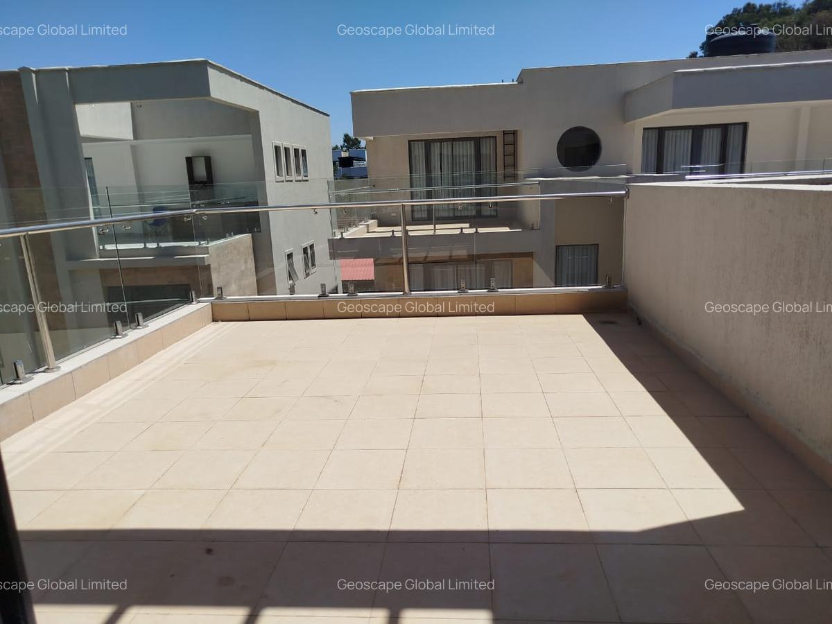 6 Bed Townhouse with En Suite in Lavington - 9
