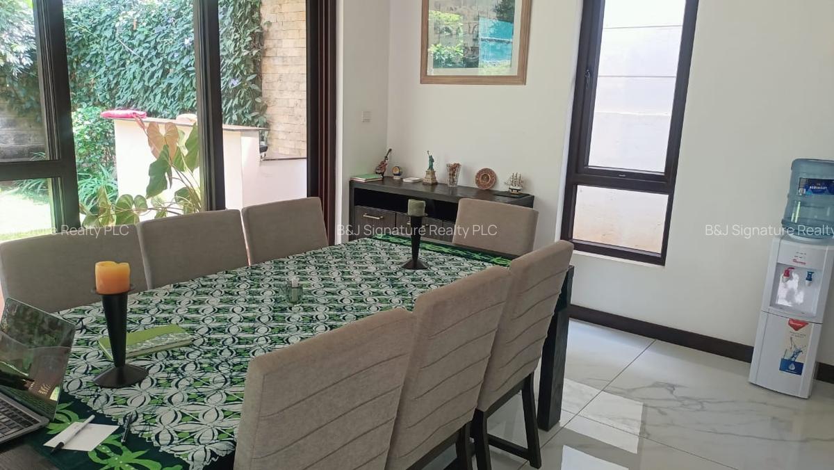 4 Bed Villa with En Suite in Westlands Area - 17