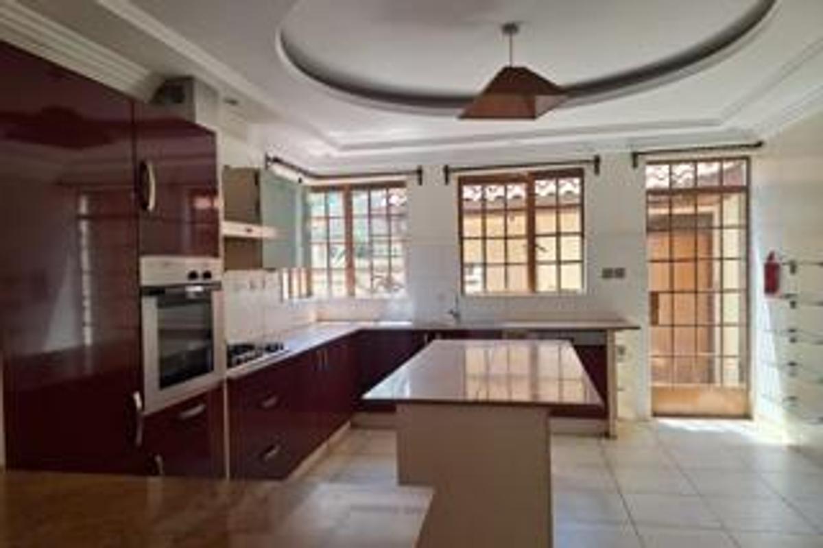 5 Bed Townhouse with En Suite at Kabarsiran Road - 9