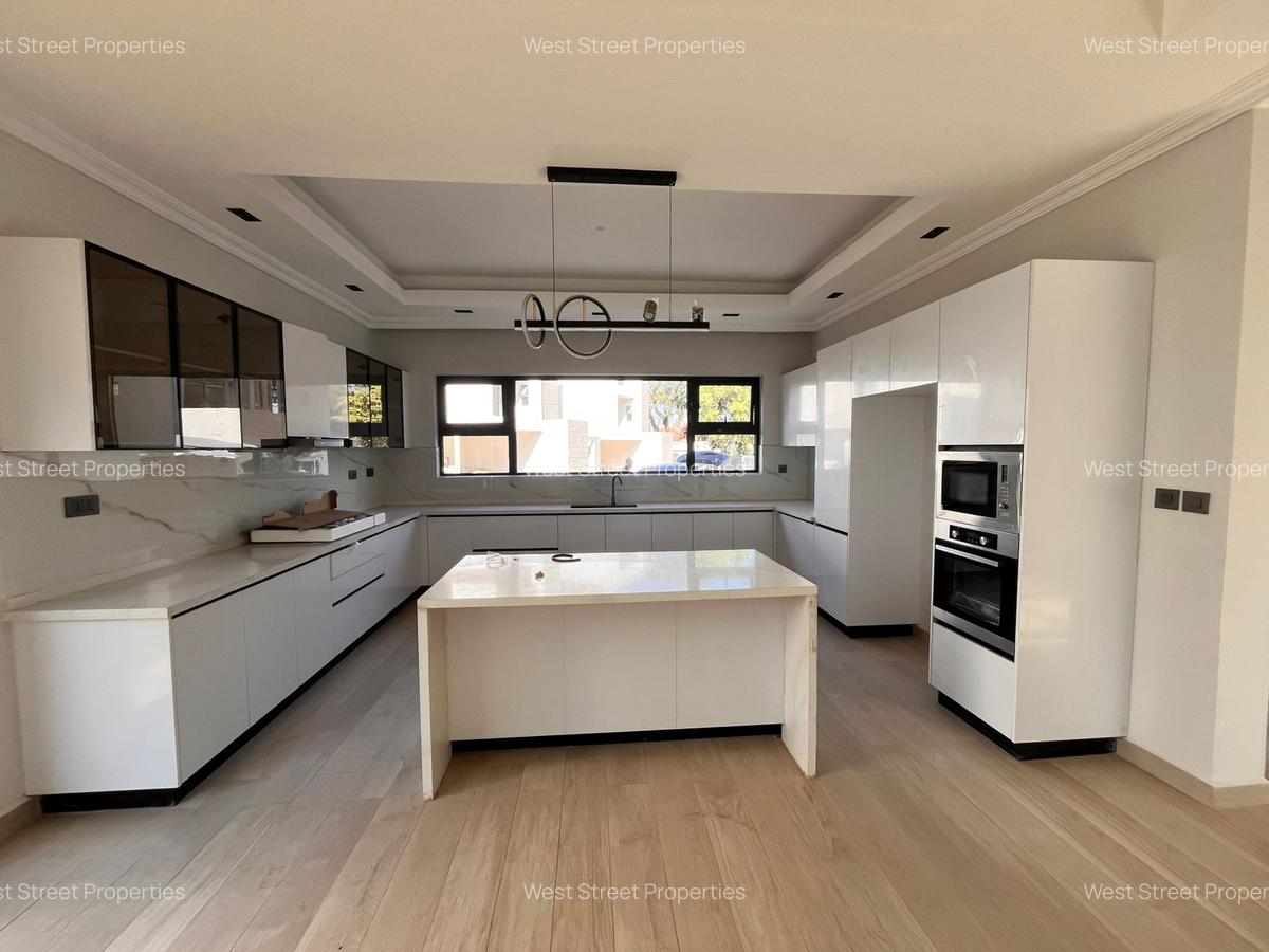 5 Bed Villa with En Suite at Lavington - 14