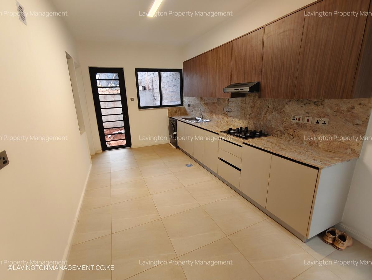 5 Bed House with En Suite at Lavington Green - 6