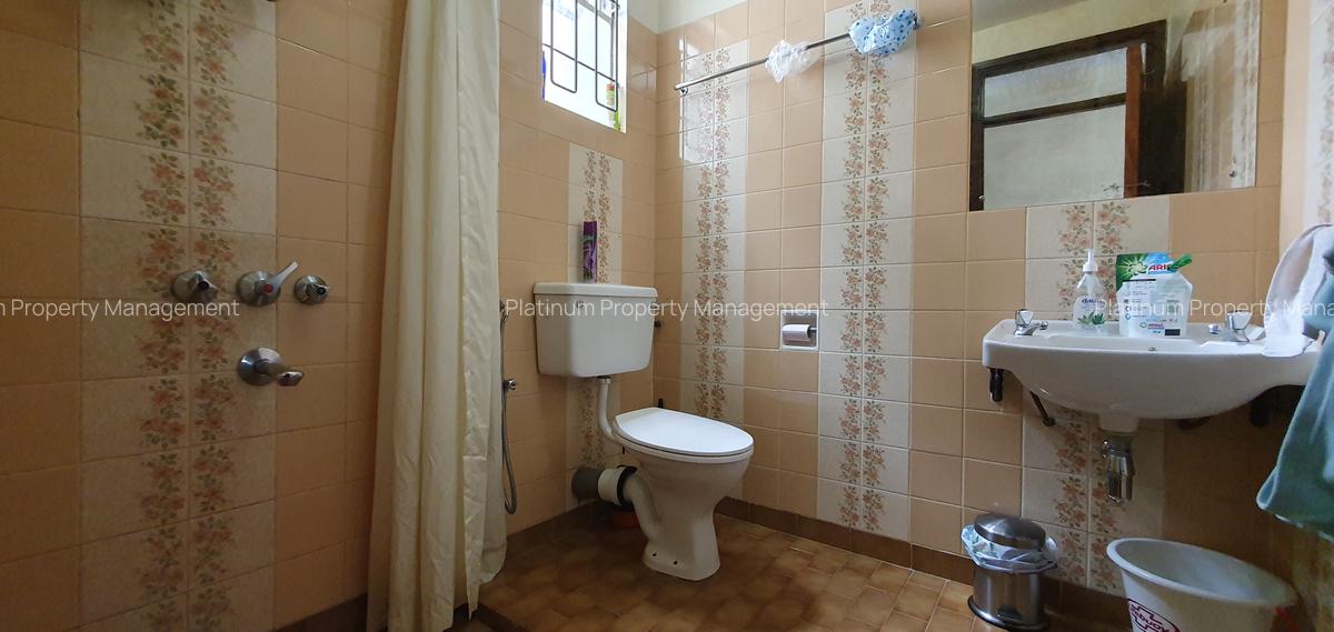 4 Bed House with En Suite at Church Rd - 10