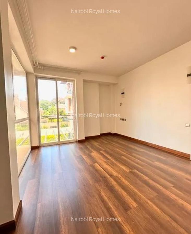 5 Bed Townhouse with En Suite at Lavington - 12