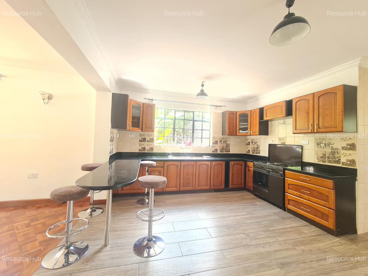 4 Bed House with En Suite at Bomas - 7