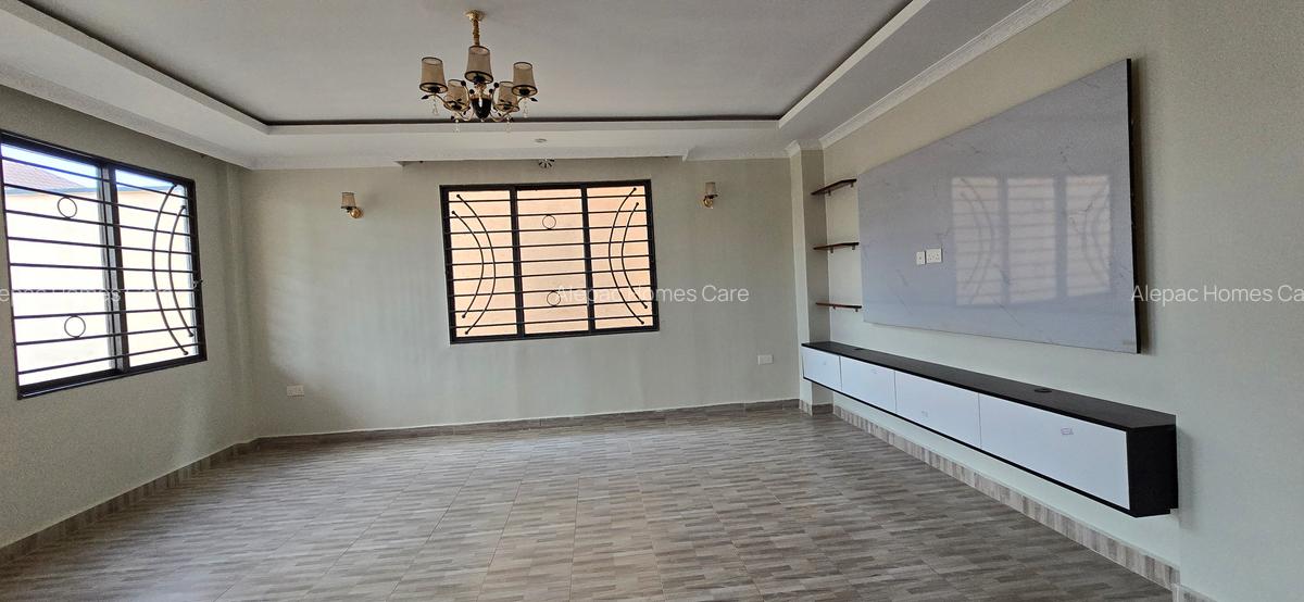 4 Bed House with En Suite at Varsityville - 5