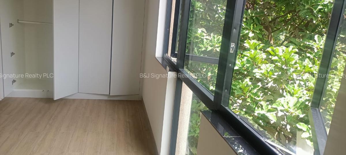 3 Bed Apartment with En Suite in Lavington - 4