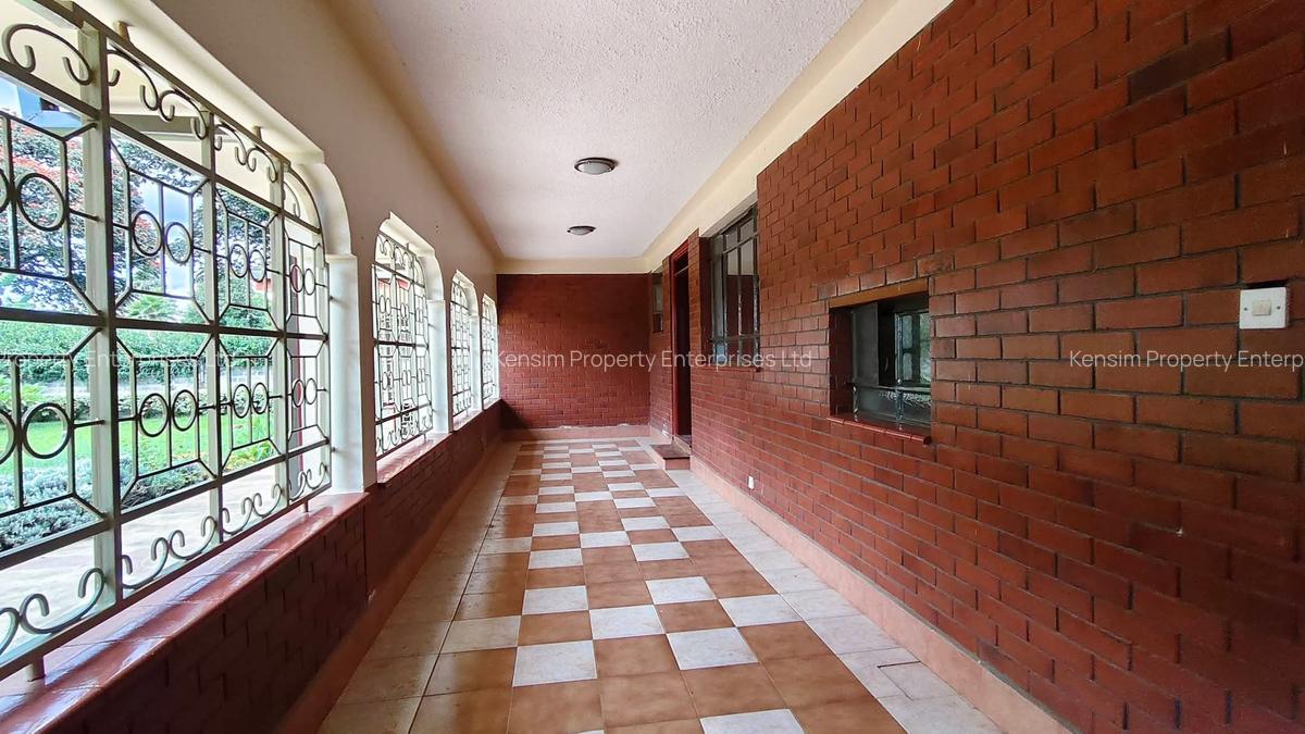 5 Bed House with En Suite in Nyari - 17