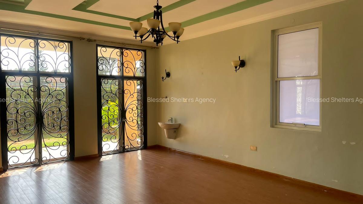 5 Bed Townhouse with En Suite in Ridgeways - 4