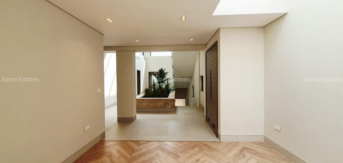 5 Bed Villa with En Suite in Westlands Area - 7