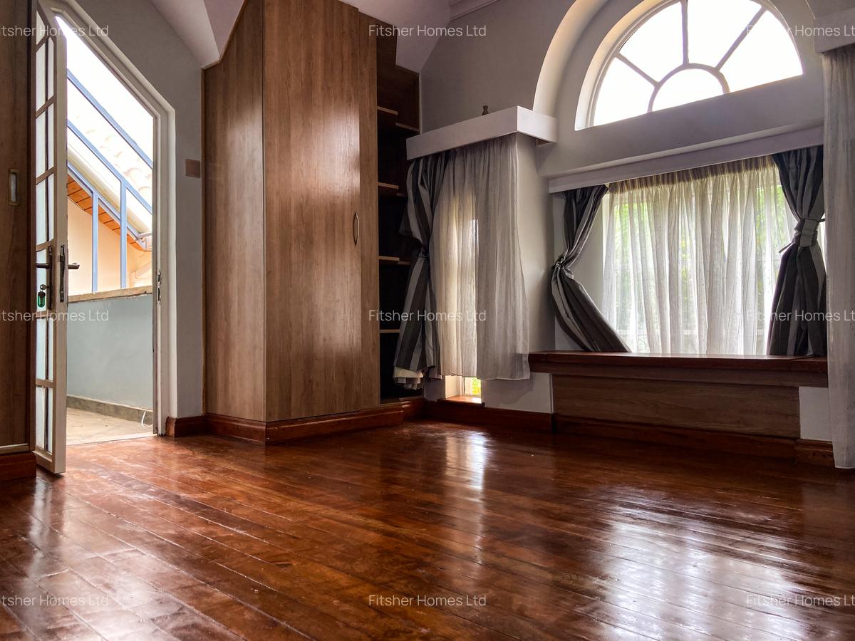 4 Bed House with En Suite in Runda - 19