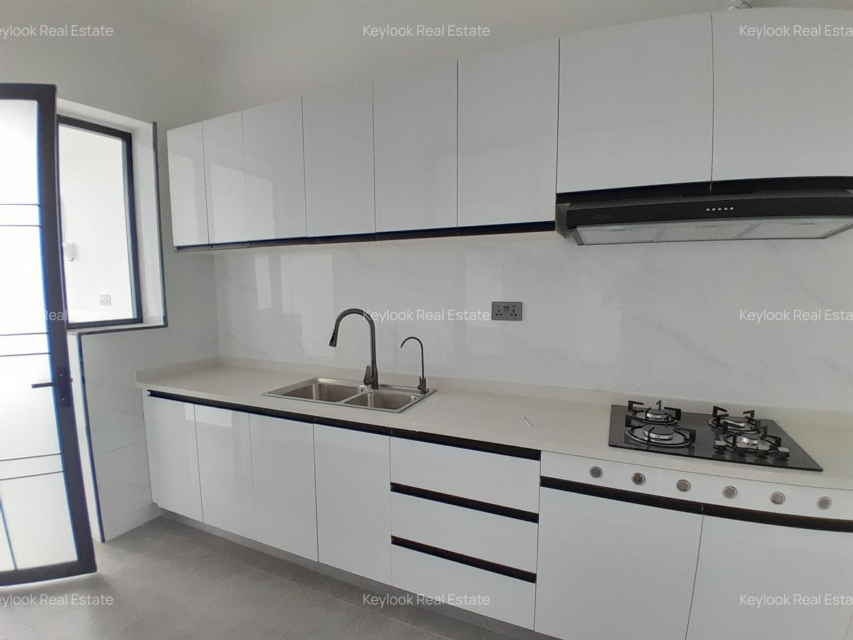 2 Bed Apartment with En Suite at Lavington - 15