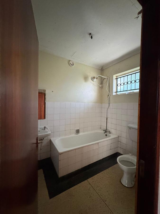 4 Bed House with En Suite in Runda - 14