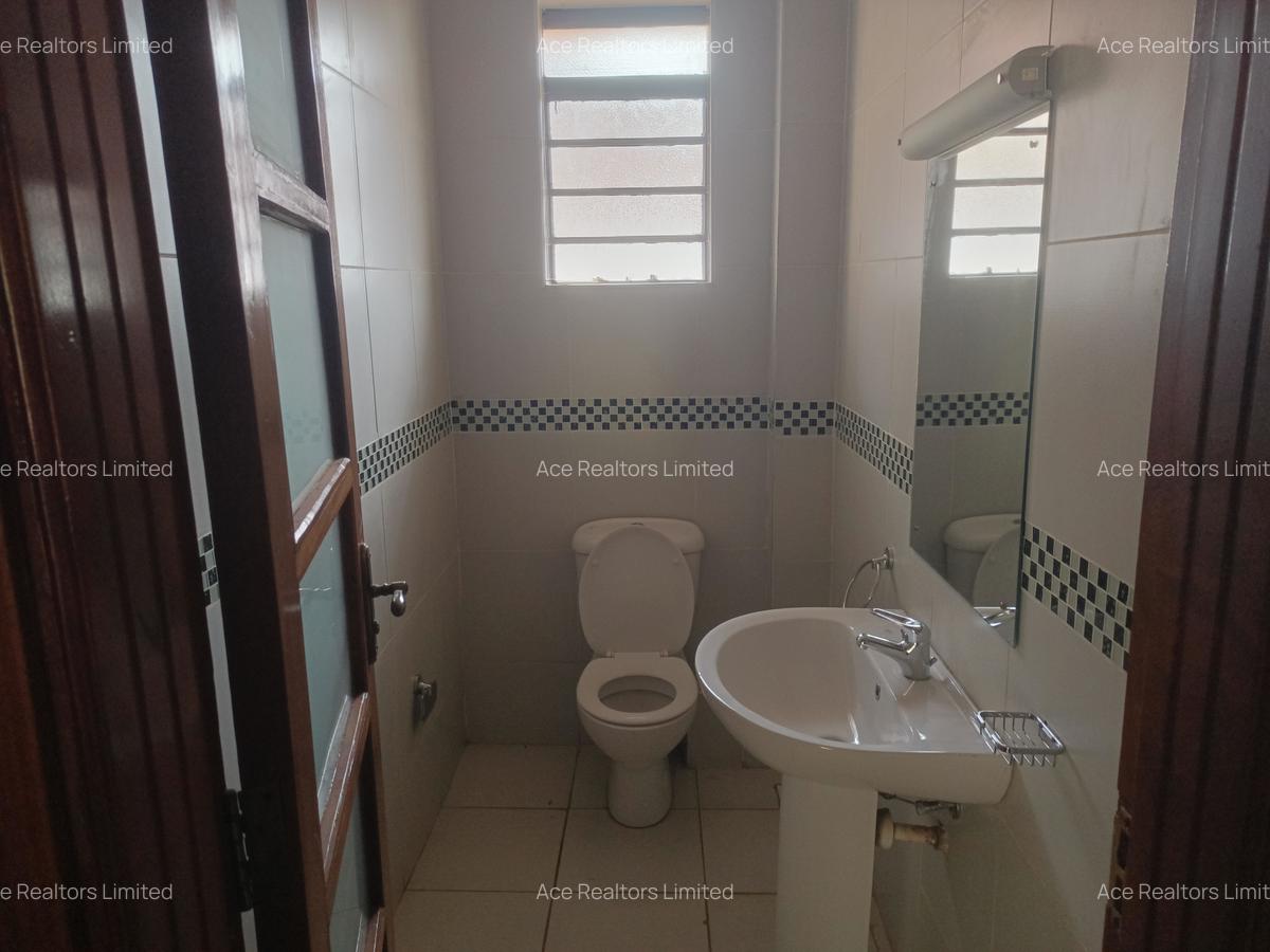 5 Bed Townhouse with En Suite at Lavington - 16