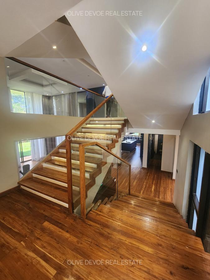 5 Bed Villa with En Suite in Runda - 4