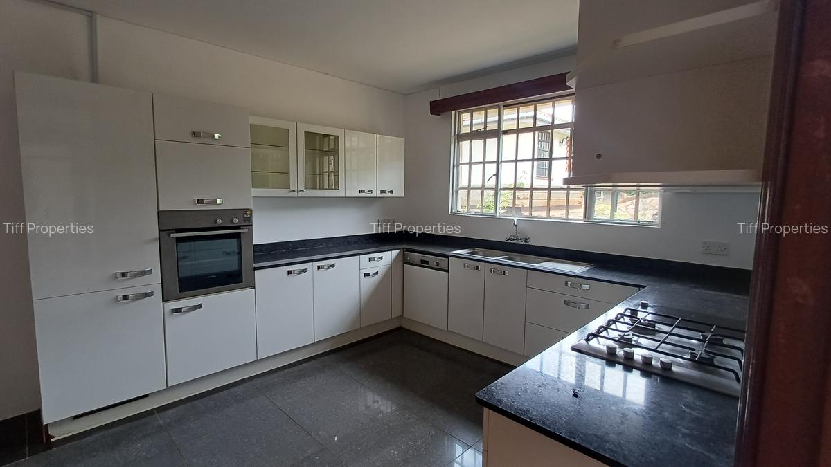 4 Bed Townhouse in Rosslyn - 10