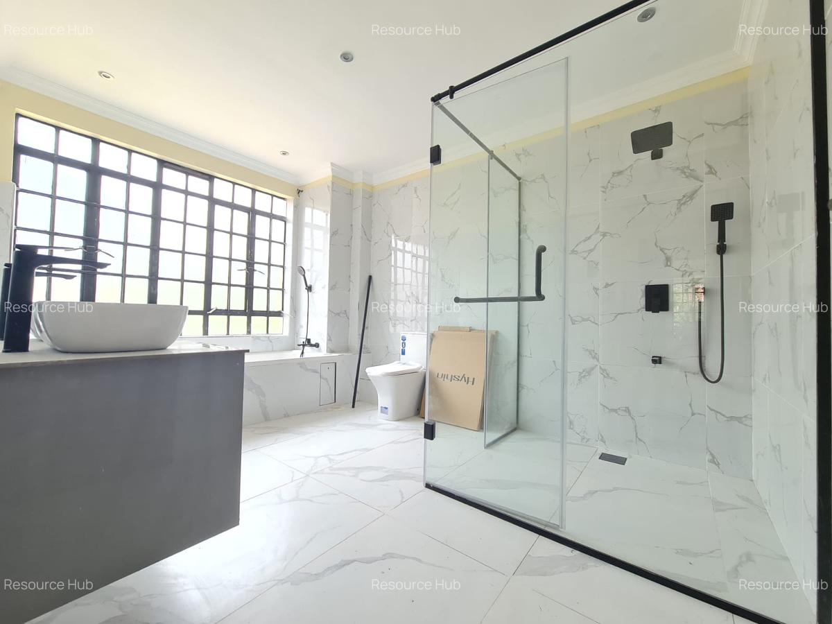 4 Bed House with En Suite at Hardy - 13