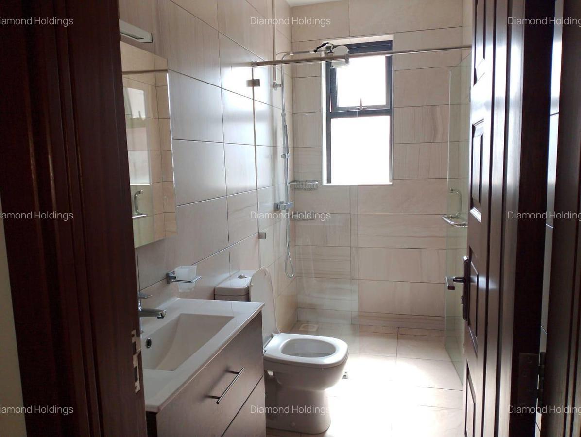 3 Bed Apartment with En Suite at Parklands - 5