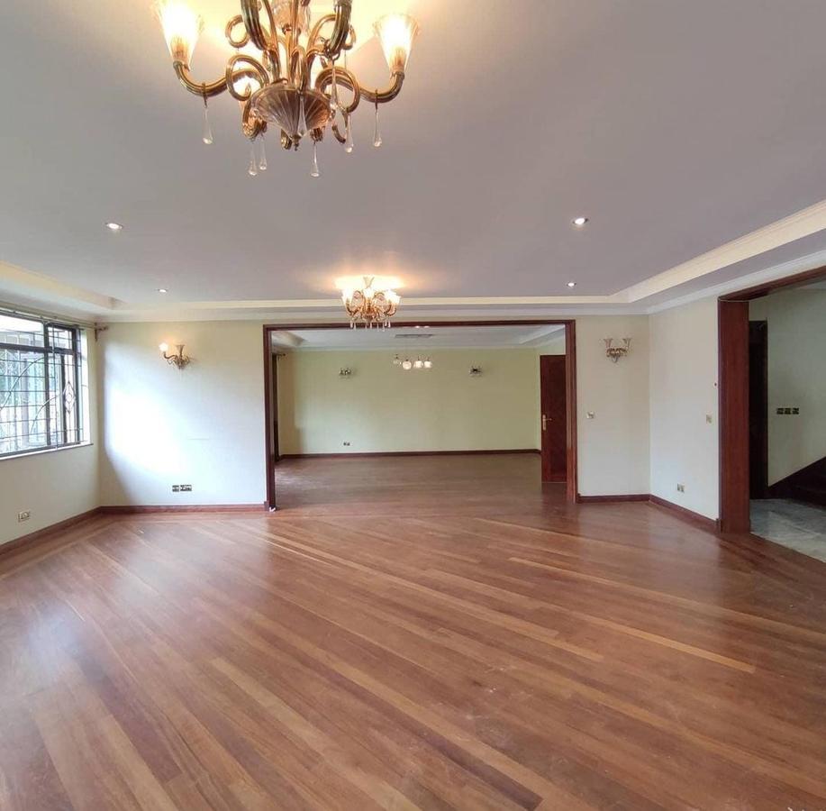 5 Bed Townhouse with Garden in Lavington - 2