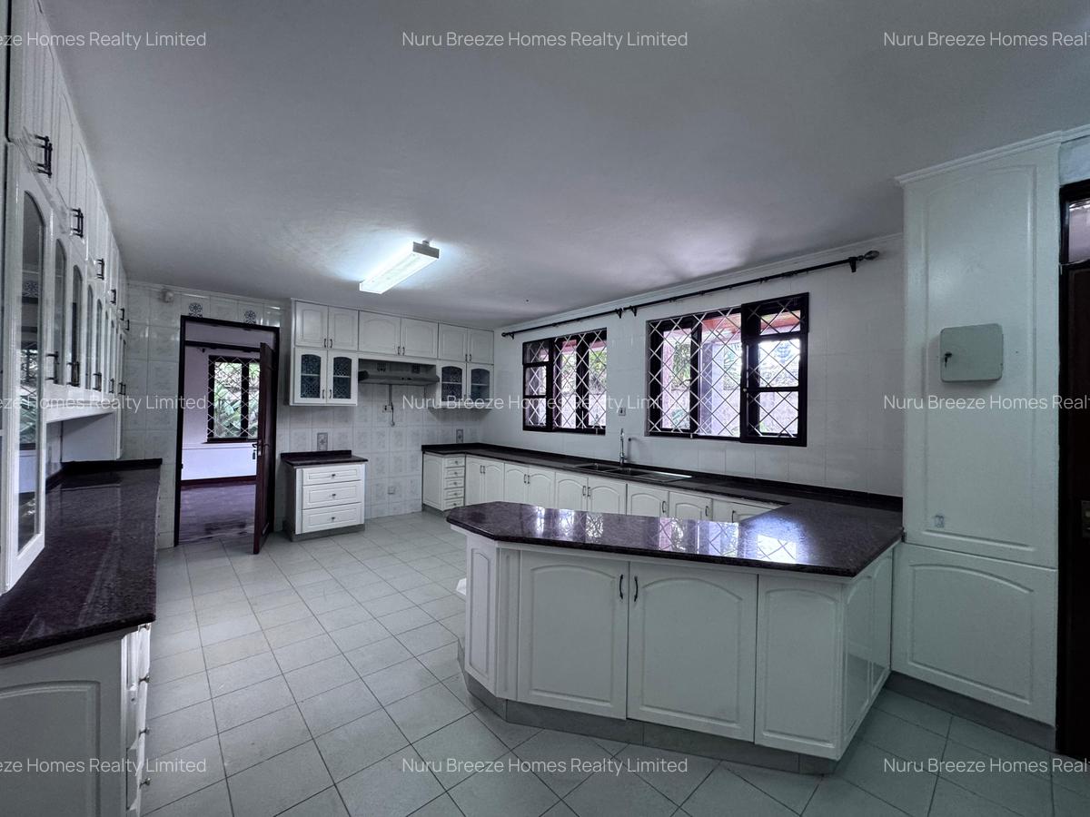 4 Bed House with En Suite in Runda - 12