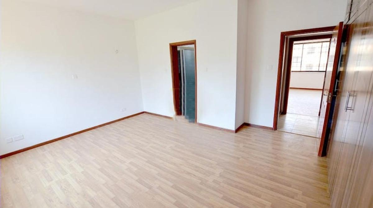 3 Bed Apartment with En Suite at Riverside Drive - 5