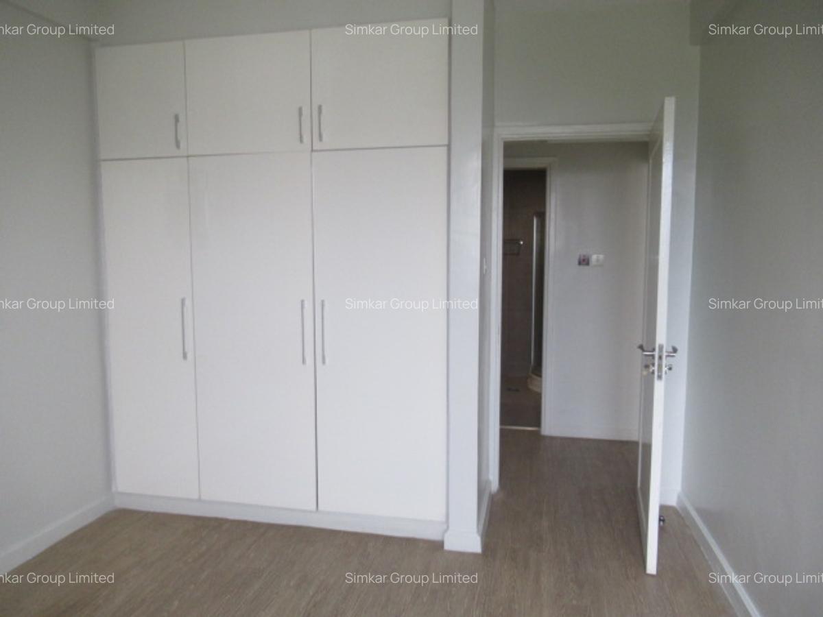 2 Bed Apartment with En Suite at Riverside Drive - 9