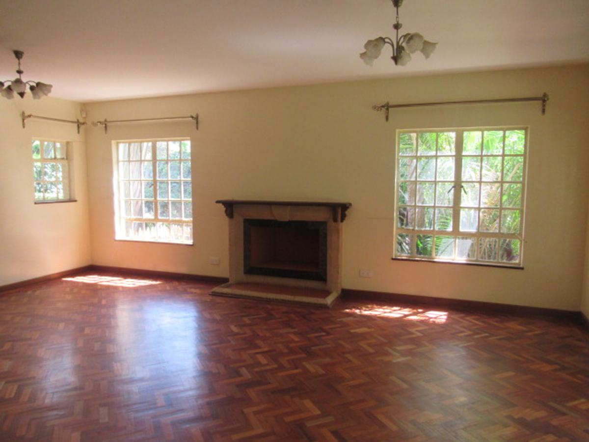 5 Bed Townhouse with En Suite at Lavington - 6