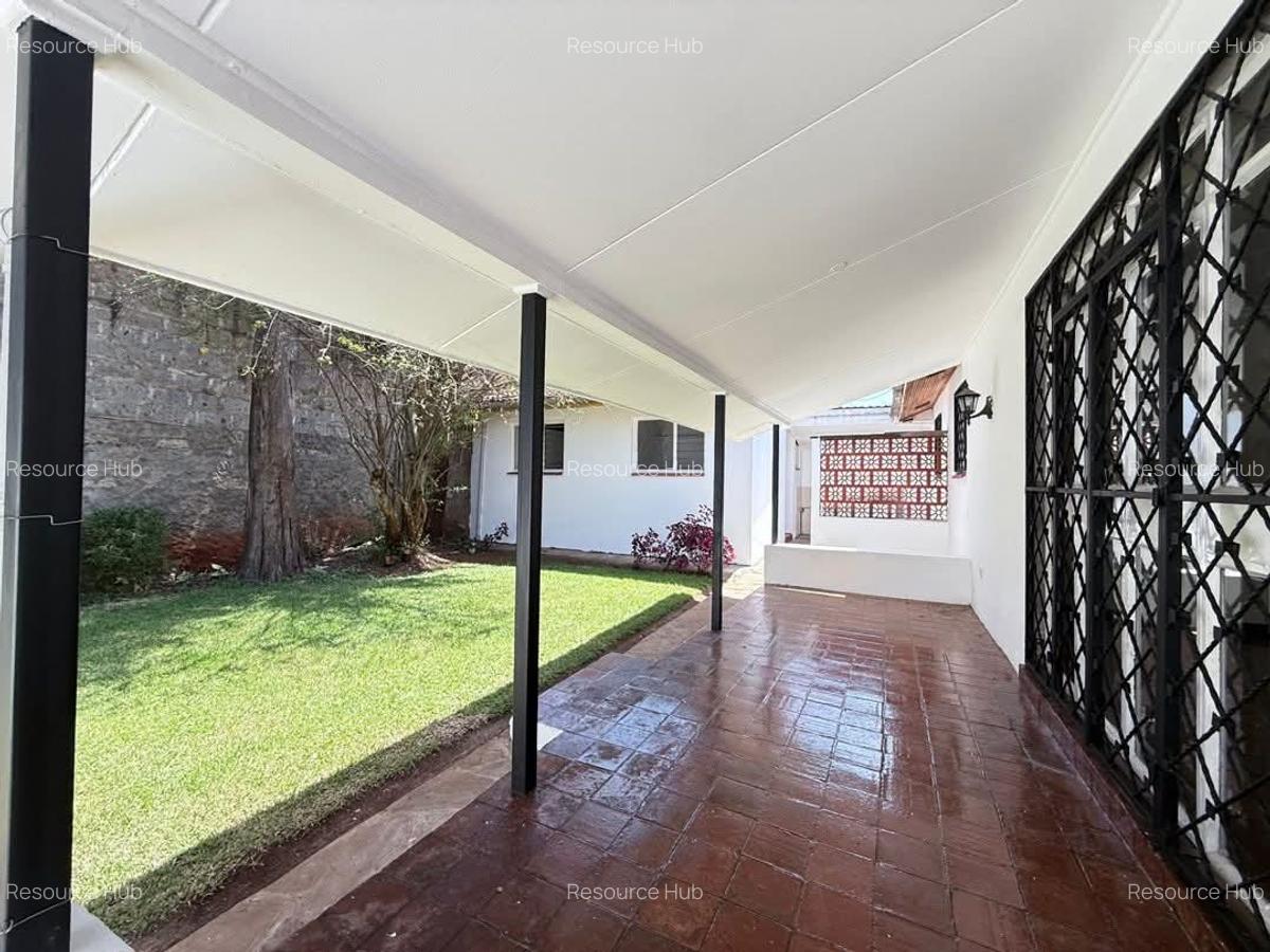 3 Bed House with Garden at Lavington - 2