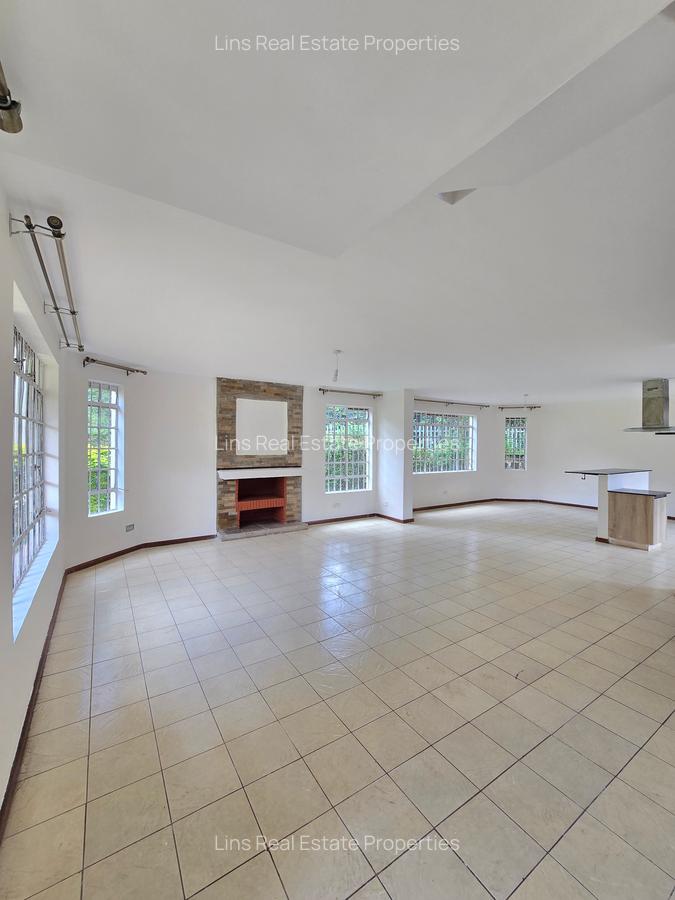 4 Bed Townhouse with En Suite in Spring Valley - 20