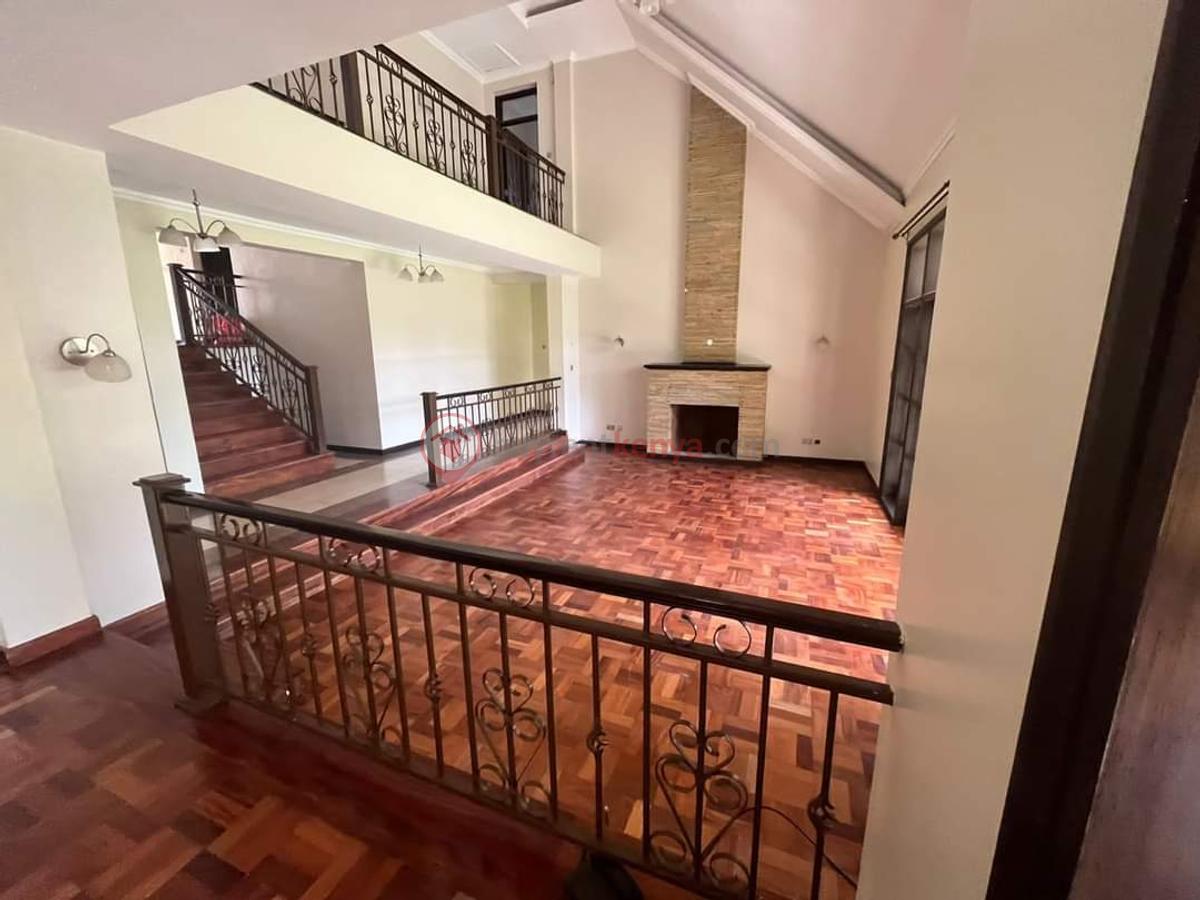 4 Bed Townhouse with En Suite in Rosslyn - 2