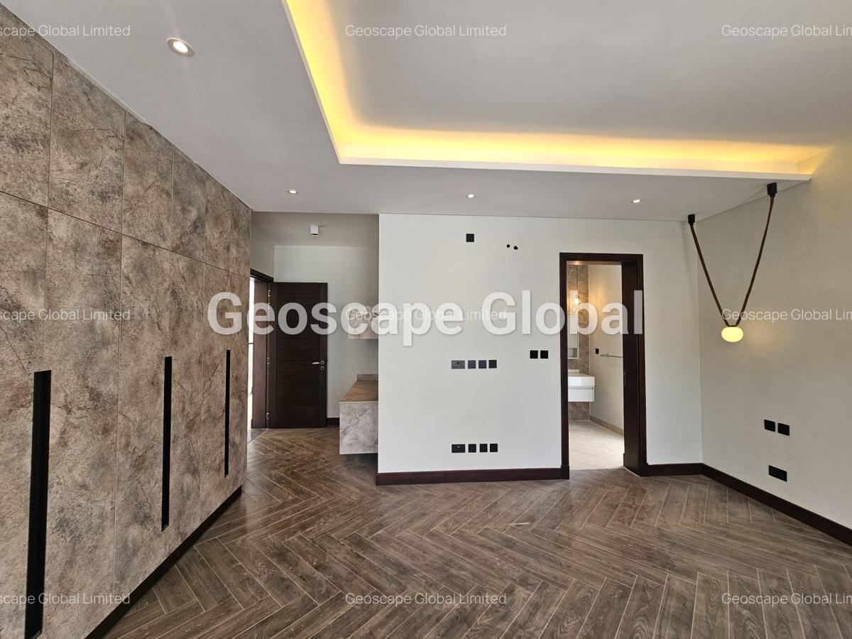 5 Bed House with En Suite in Nyari - 3