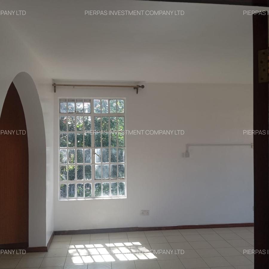 4 Bed Villa with En Suite in Spring Valley - 11