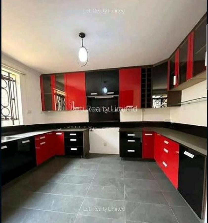 4 Bed Townhouse with En Suite in Lavington - 11
