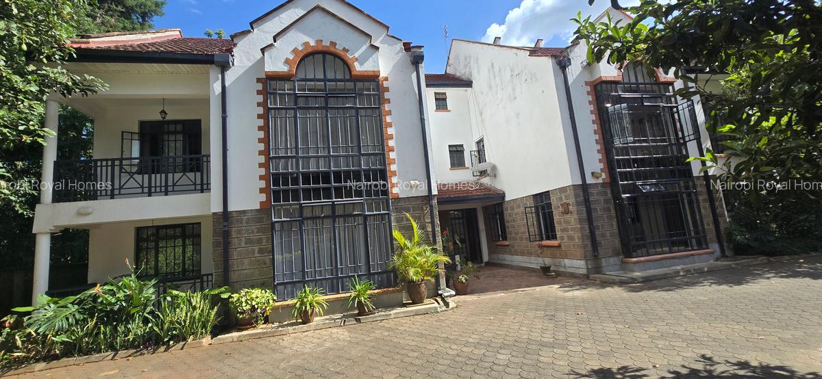 5 Bed Townhouse with En Suite at Lavington Green - 3
