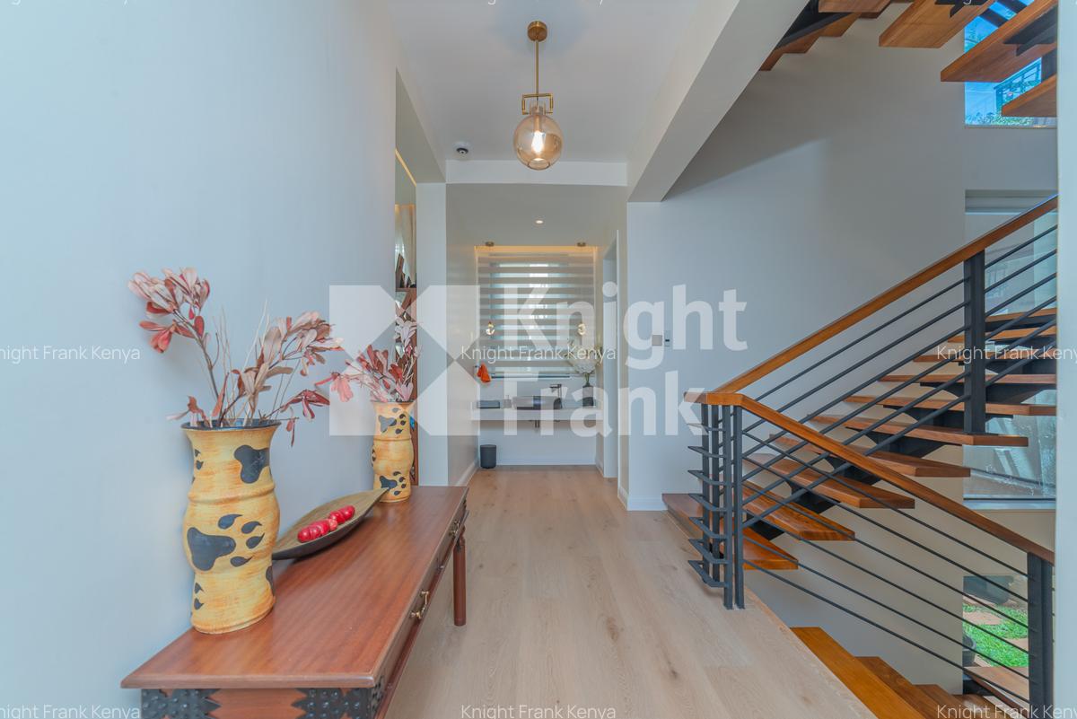 5 Bed Townhouse with En Suite in Redhill - 8