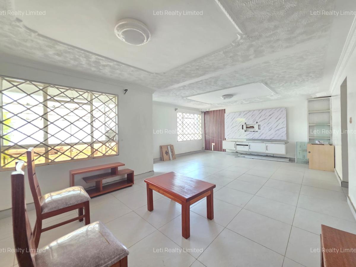 Commercial Property with Service Charge Included in Kilimani - 5