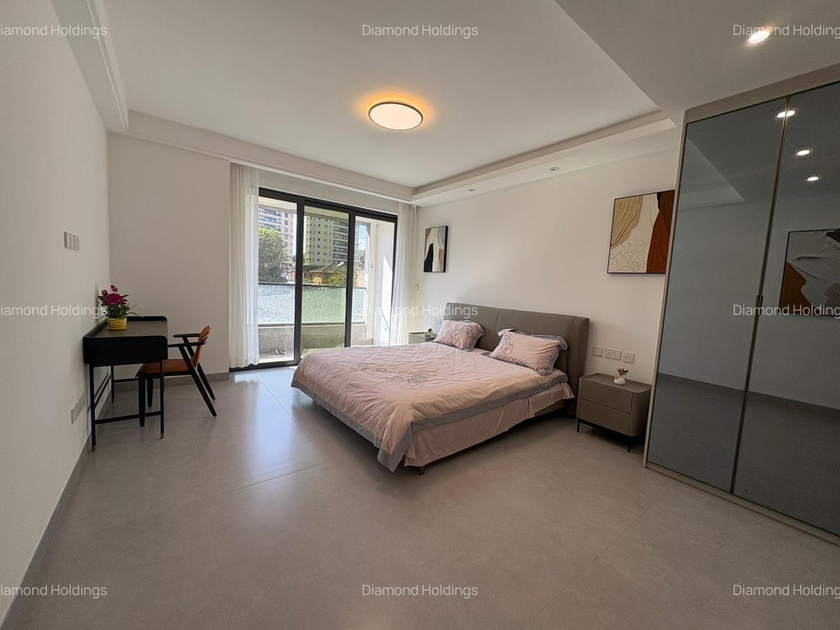 3 Bed Apartment with En Suite in Brookside - 9