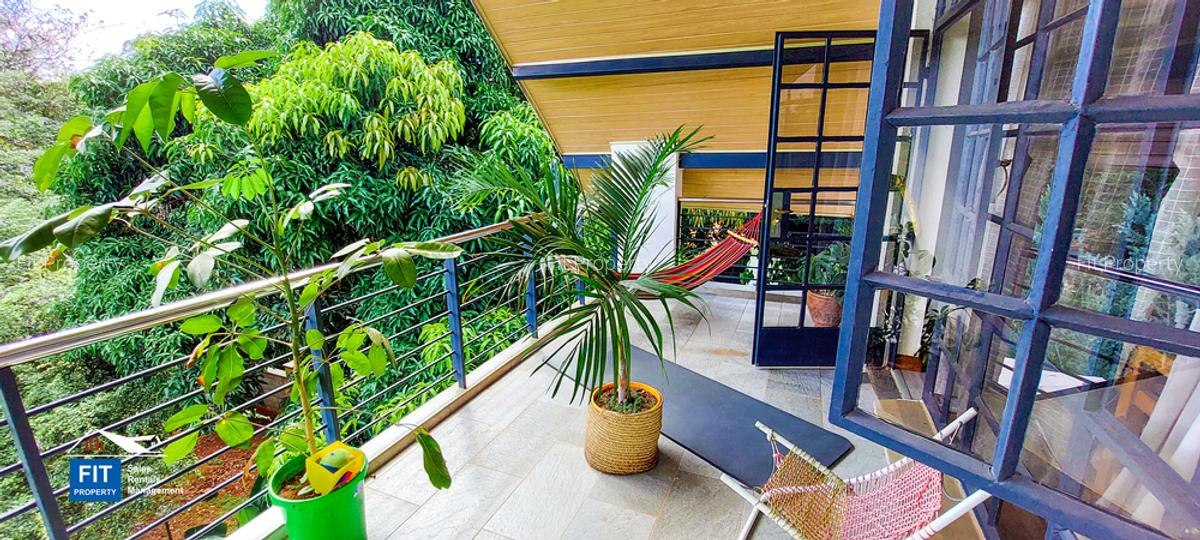 4 Bed House with En Suite in Ridgeways - 17