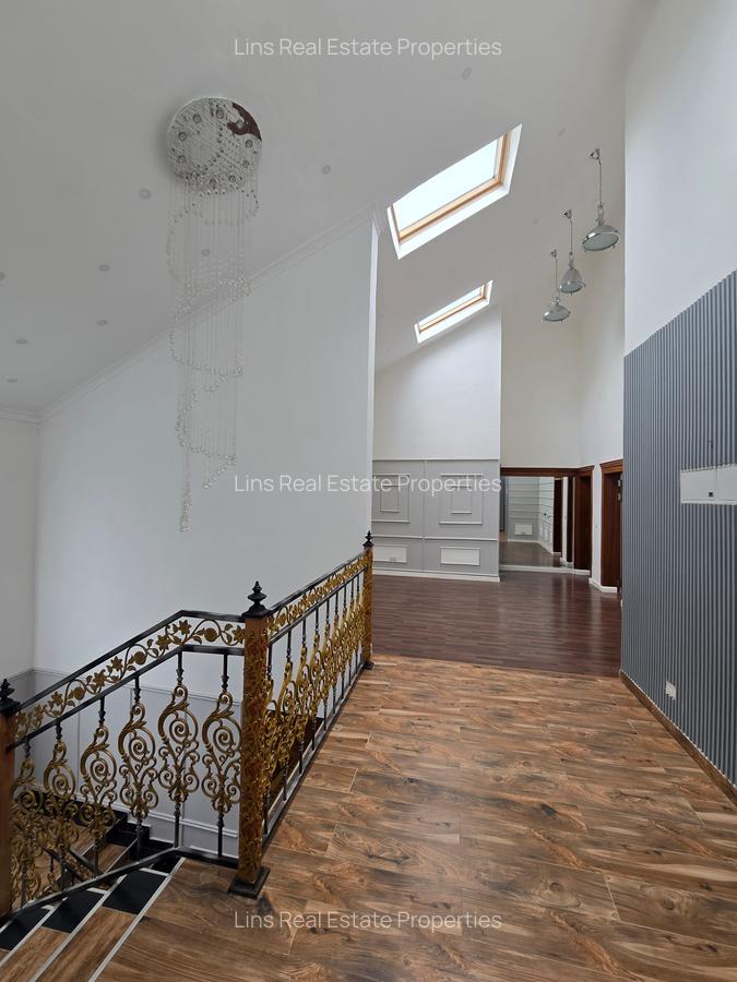 5 Bed House with En Suite in Runda - 16
