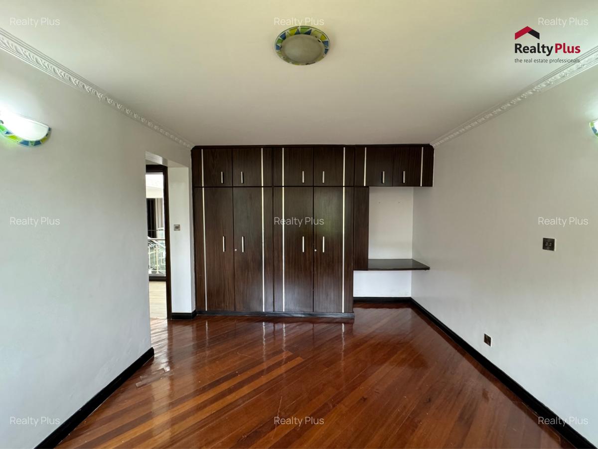 6 Bed Villa with En Suite in Runda - 11