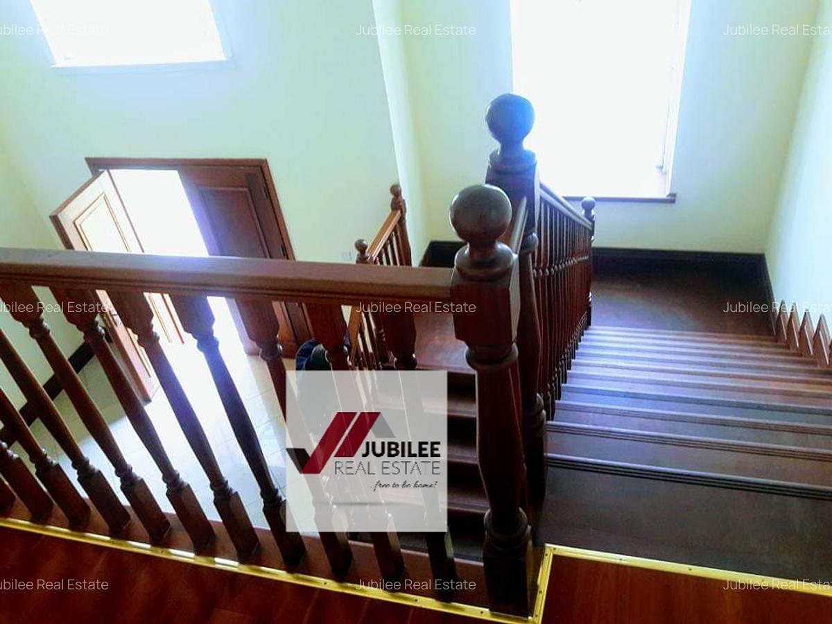 4 Bed Townhouse with En Suite in Kitisuru - 19