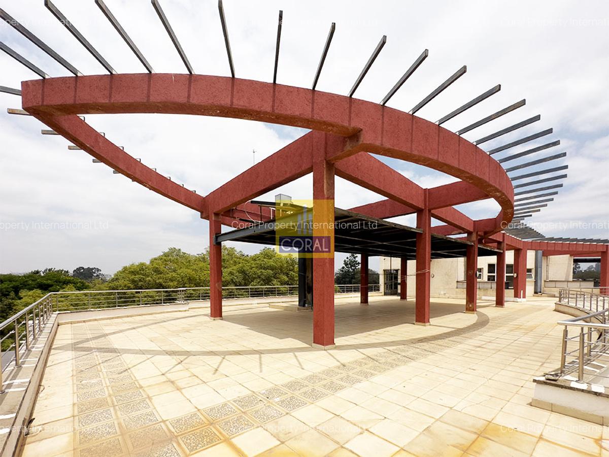 5 Bed Apartment in Spring Valley - 15