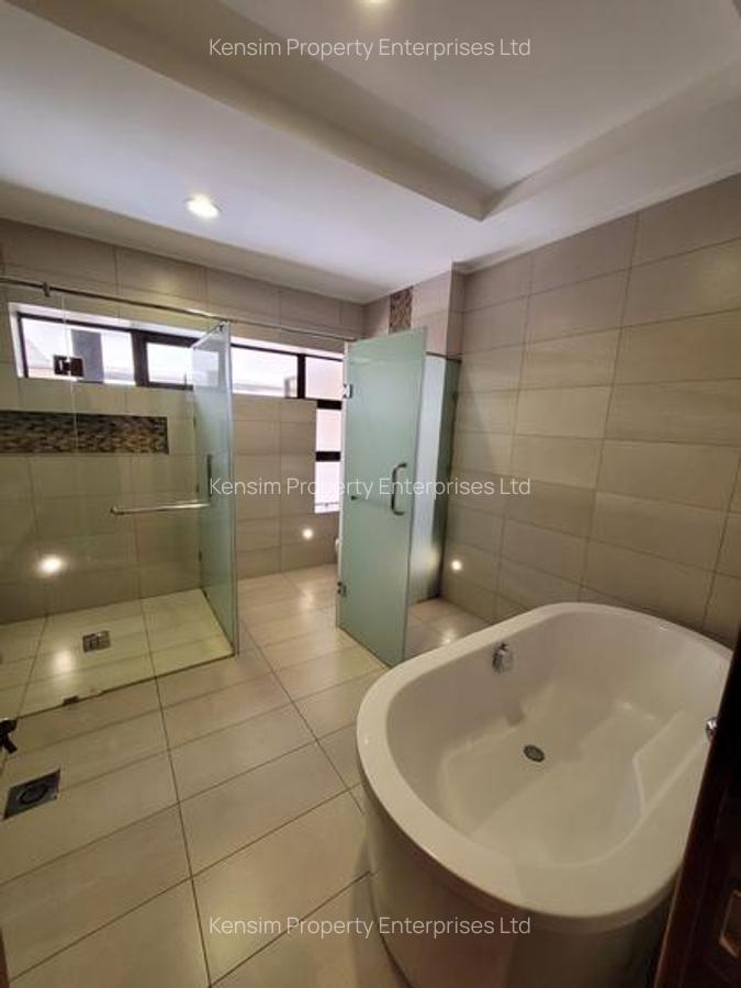 5 Bed Townhouse with En Suite in Lavington - 3