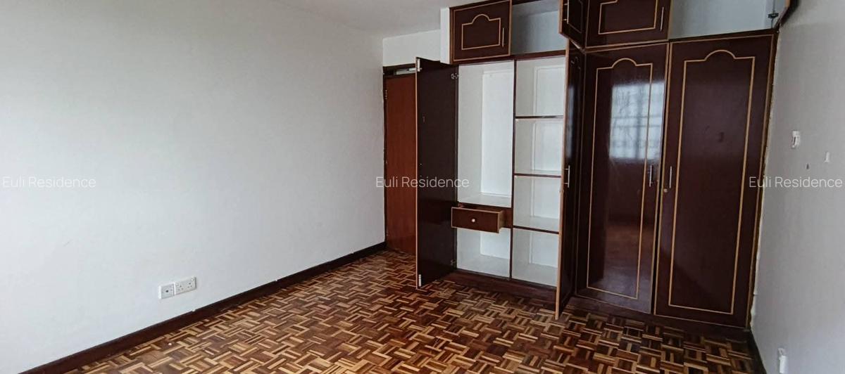 3 Bed Apartment with En Suite at Lantana Rd - 12