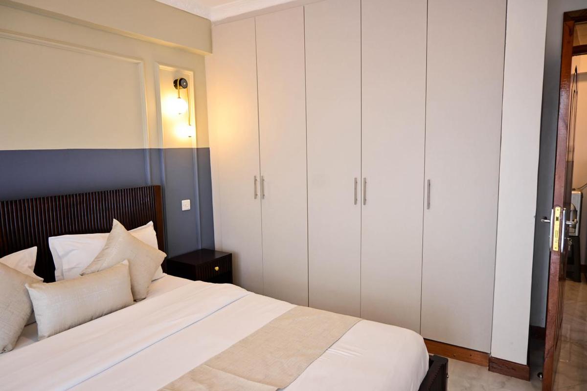 Serviced 1 Bed Apartment with En Suite at Westlands - 11