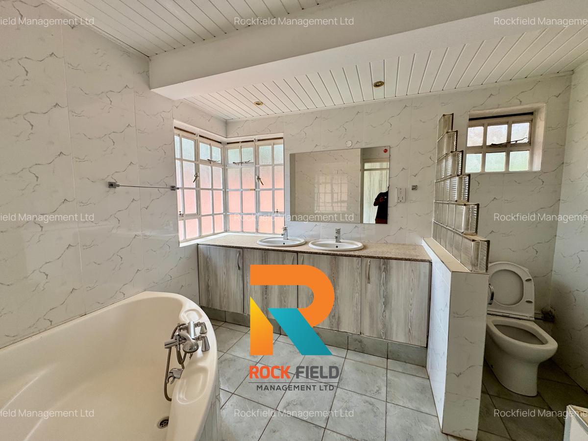 4 Bed Townhouse with En Suite in Gigiri - 15