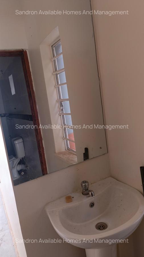 1 Bed House with En Suite in Lavington - 6